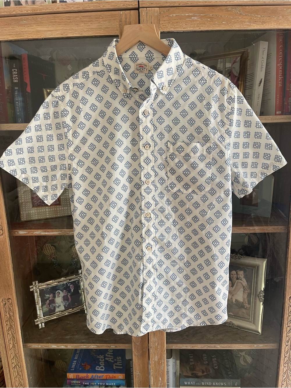 Faherty White Short-Sleeve Button-Down with Blue Geometric Print